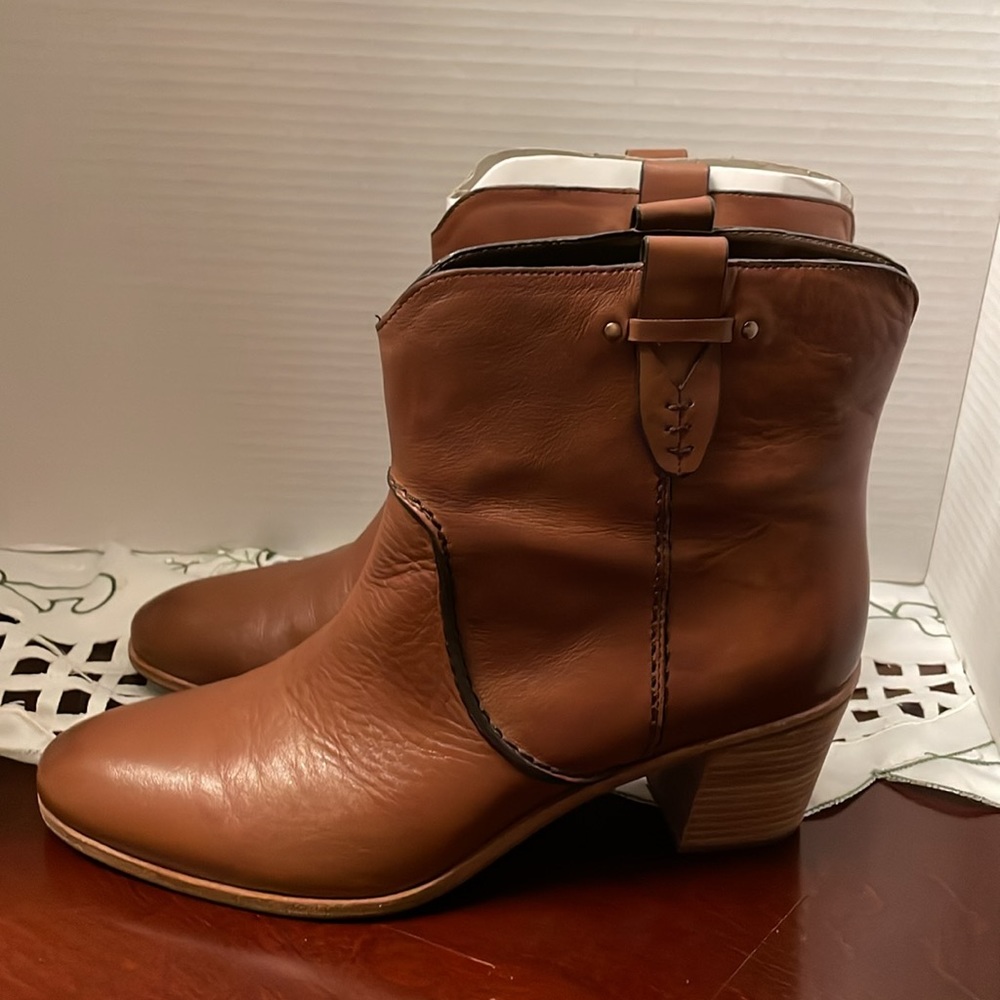 BASS Leather SOPHIA Western Ankle Boots Color Whiskey 10M - Picture 2 of 4